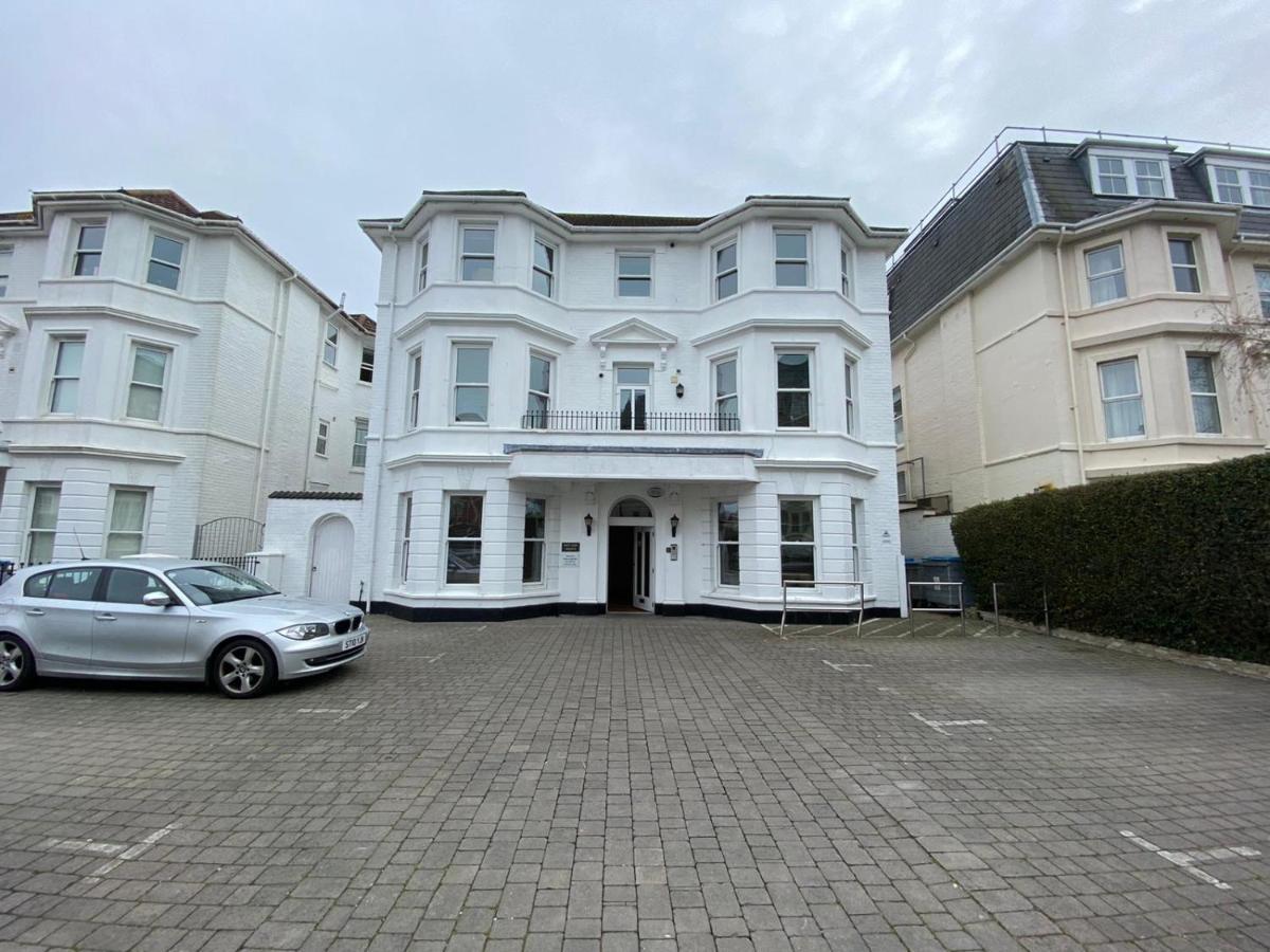 Bournemouth Beachfront Retreat 3 Bedroom 3 Bathroom Seaside B&B With Free Parking Exterior foto