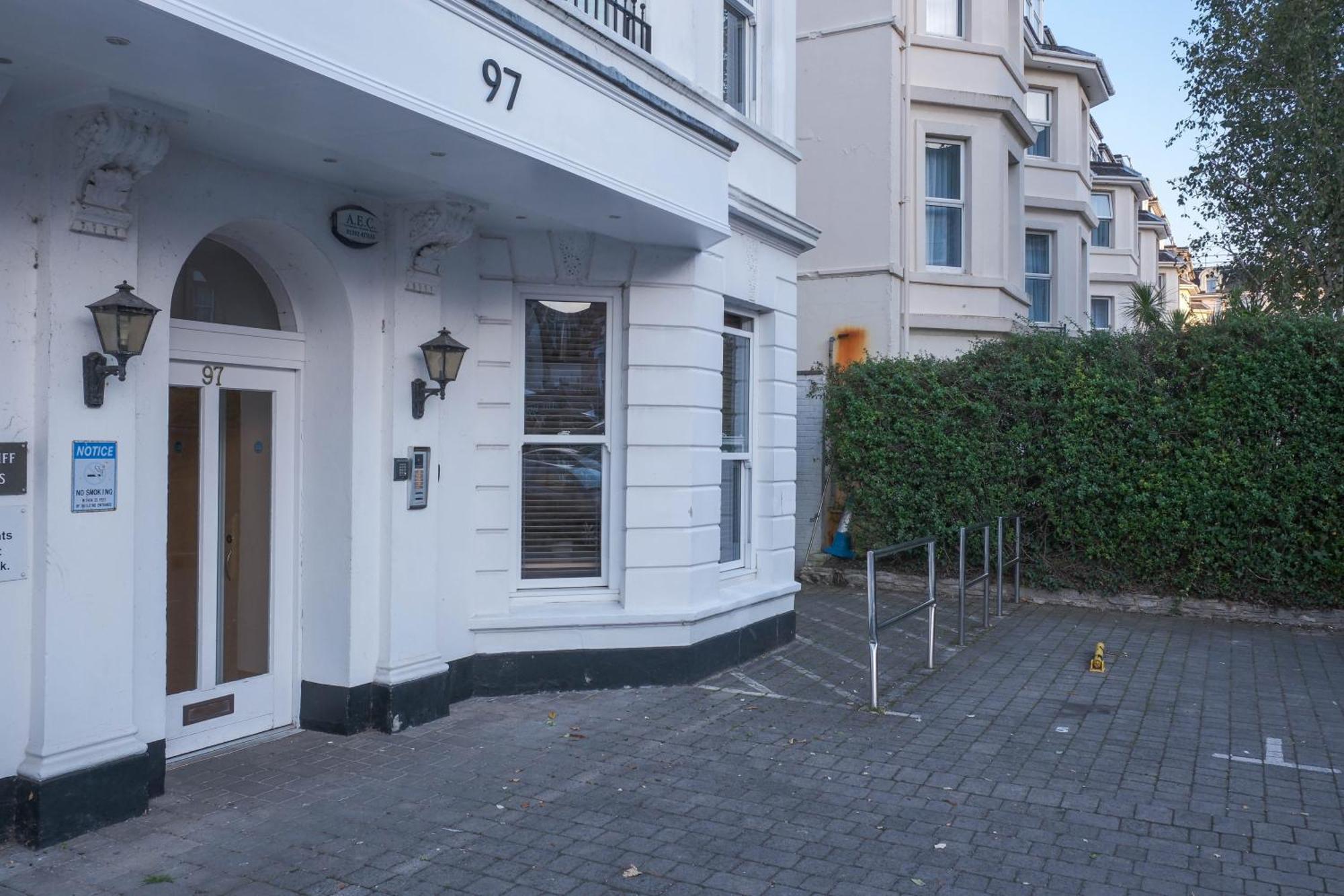Bournemouth Beachfront Retreat 3 Bedroom 3 Bathroom Seaside B&B With Free Parking Exterior foto