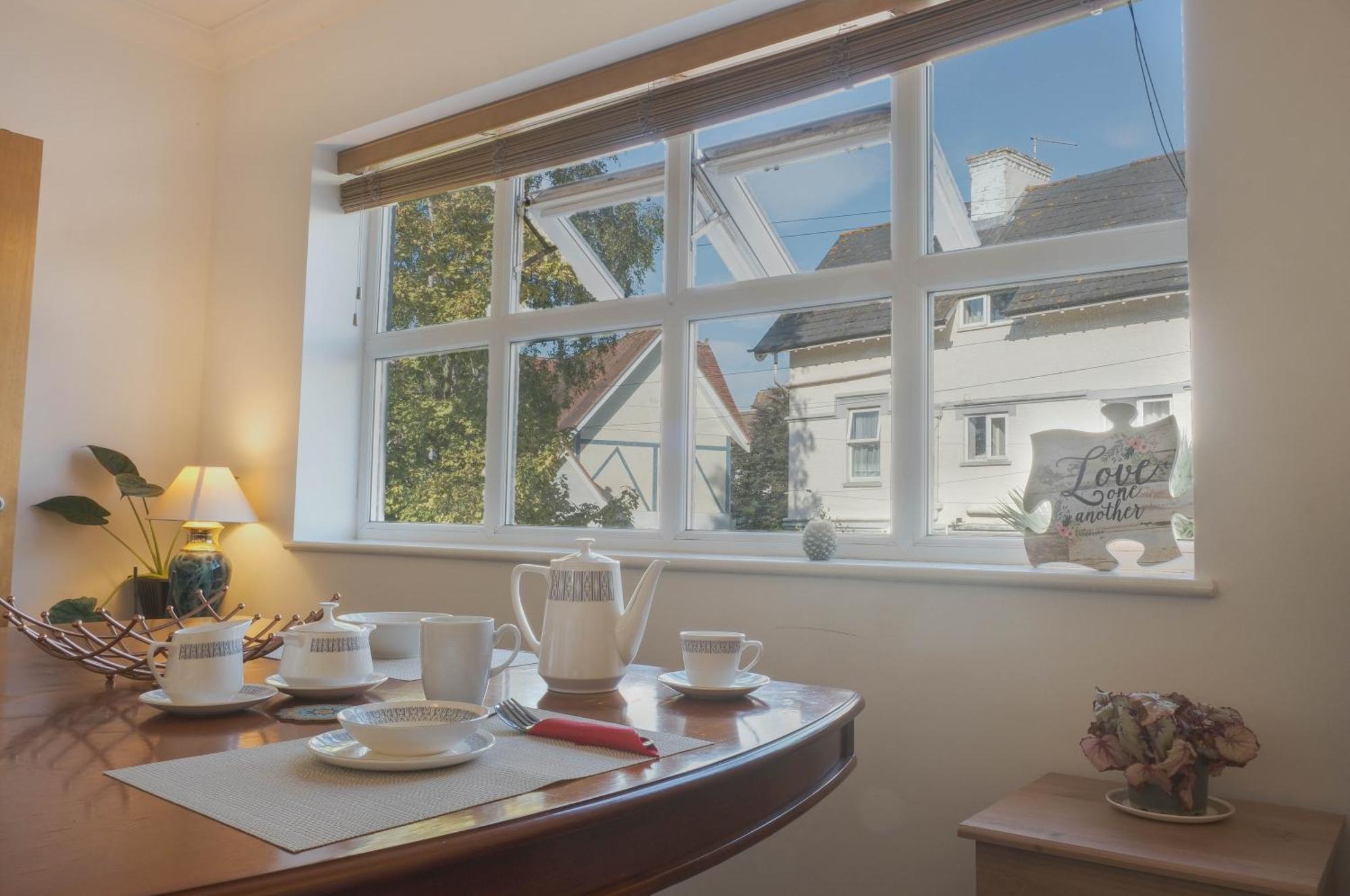 Bournemouth Beachfront Retreat 3 Bedroom 3 Bathroom Seaside B&B With Free Parking Exterior foto